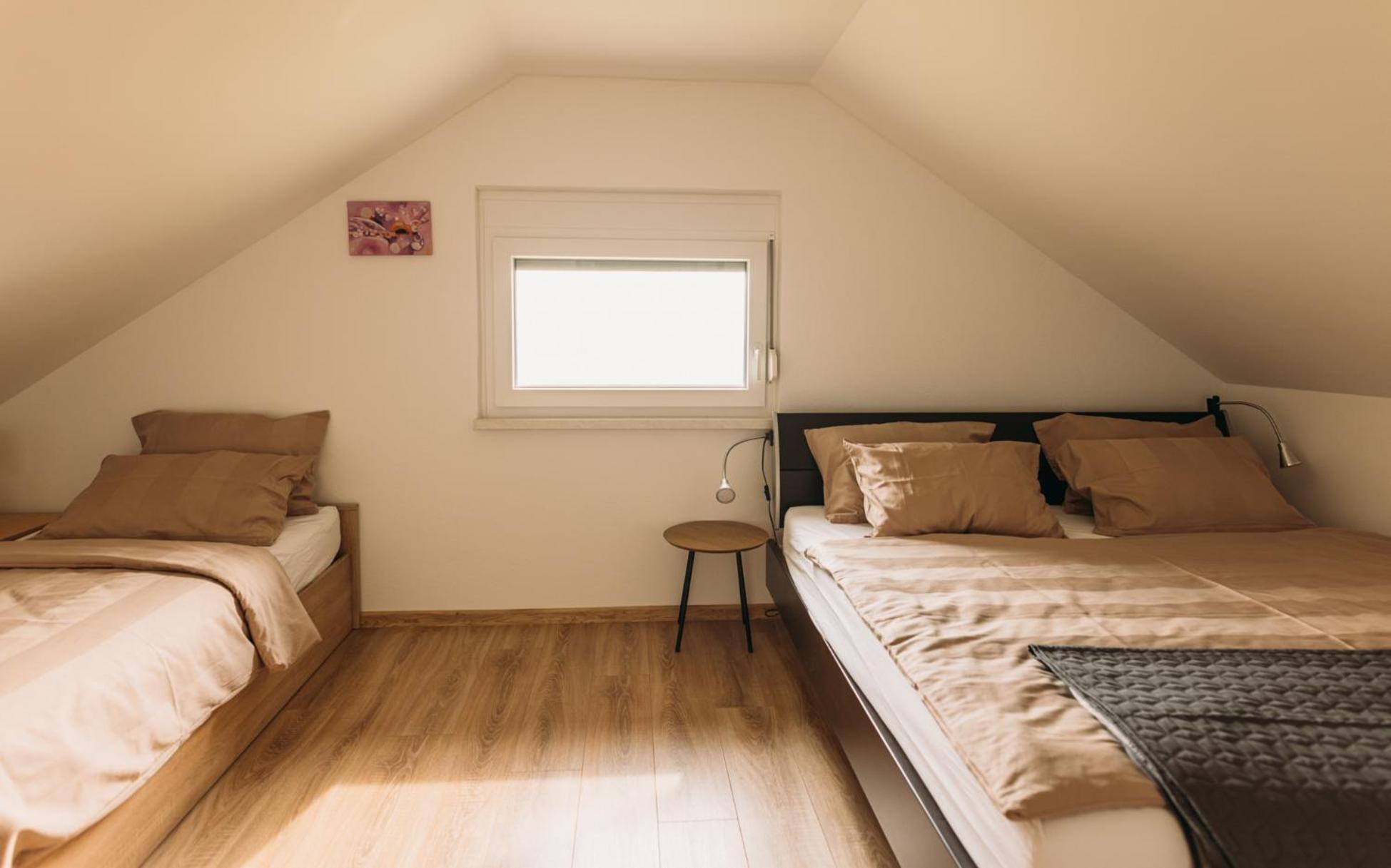 Apartma Hisa Na Ravnah With Hot Tub Pišece Dış mekan fotoğraf