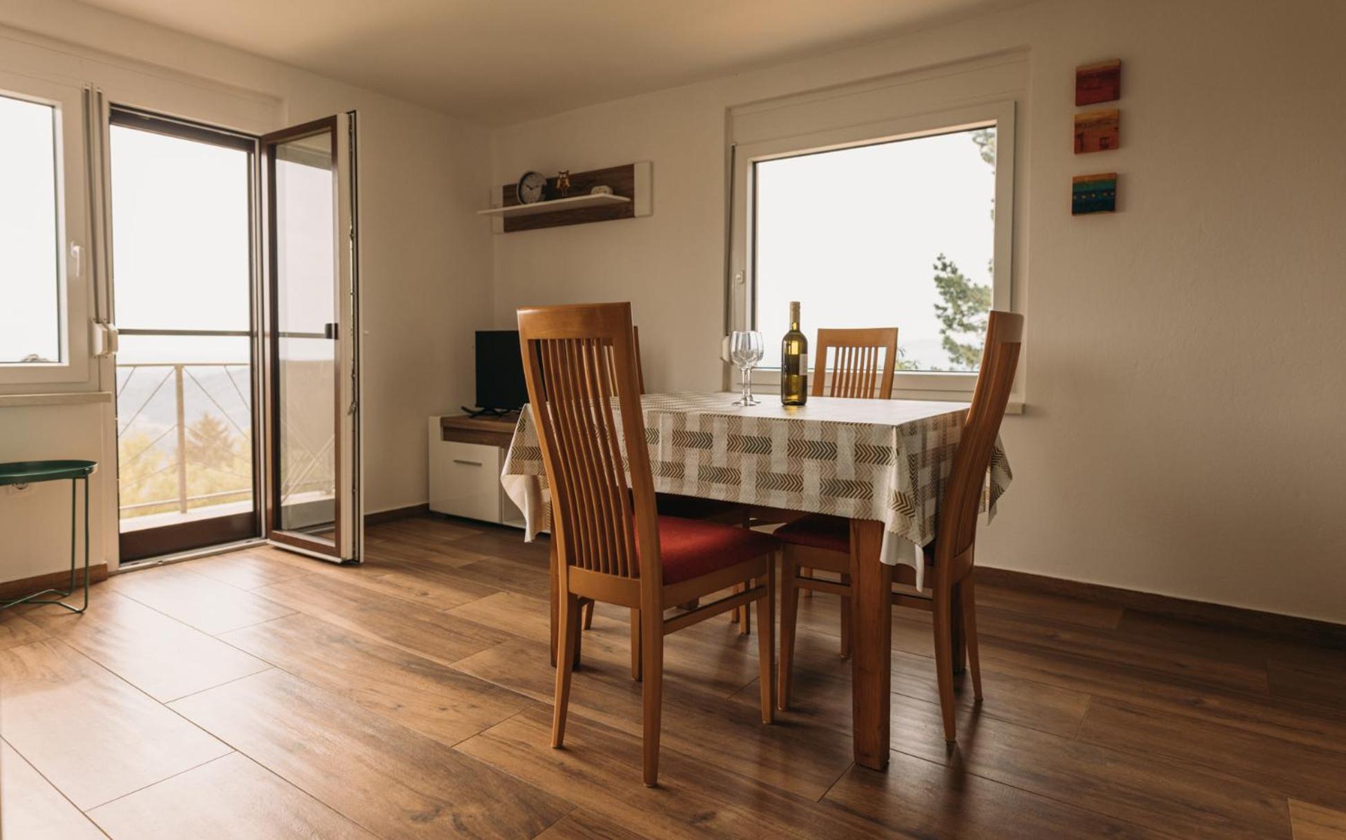Apartma Hisa Na Ravnah With Hot Tub Pišece Dış mekan fotoğraf