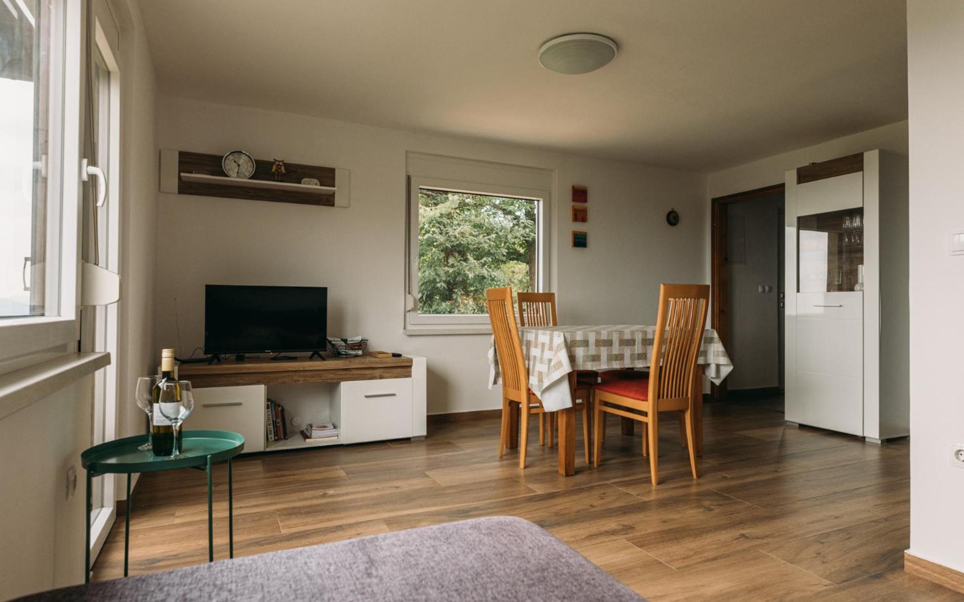 Apartma Hisa Na Ravnah With Hot Tub Pišece Dış mekan fotoğraf