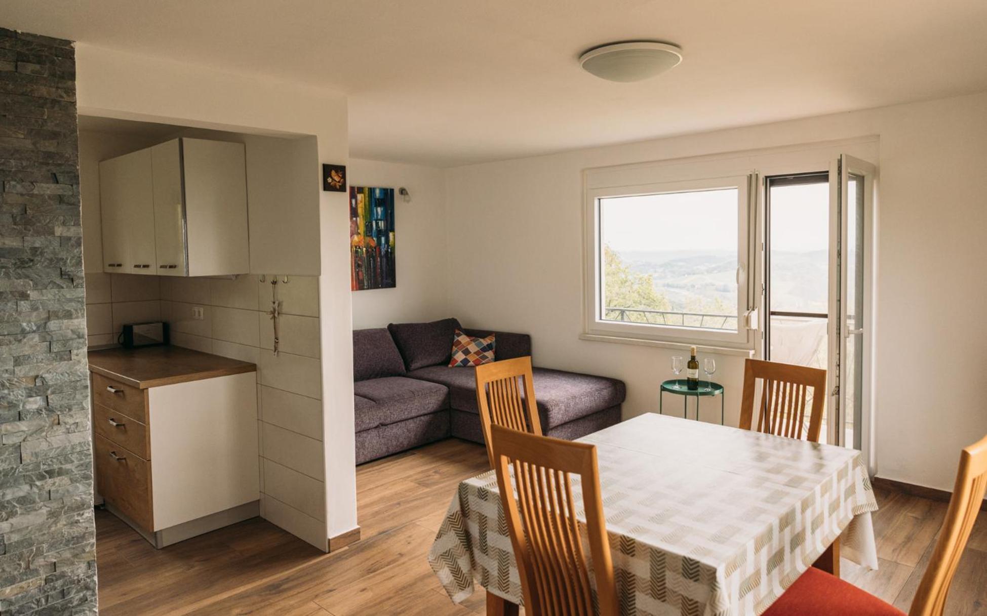Apartma Hisa Na Ravnah With Hot Tub Pišece Dış mekan fotoğraf