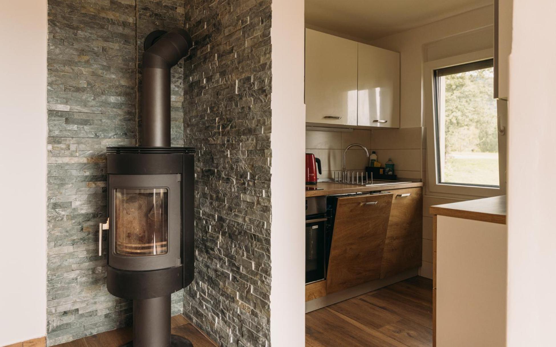 Apartma Hisa Na Ravnah With Hot Tub Pišece Dış mekan fotoğraf