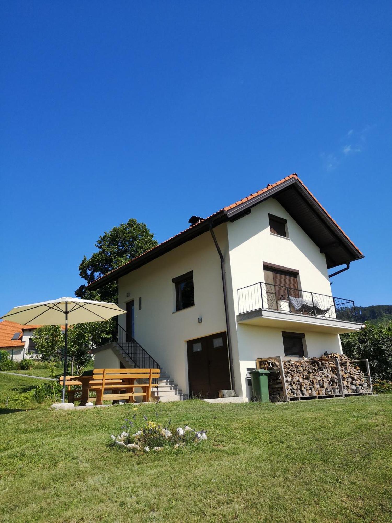 Apartma Hisa Na Ravnah With Hot Tub Pišece Dış mekan fotoğraf