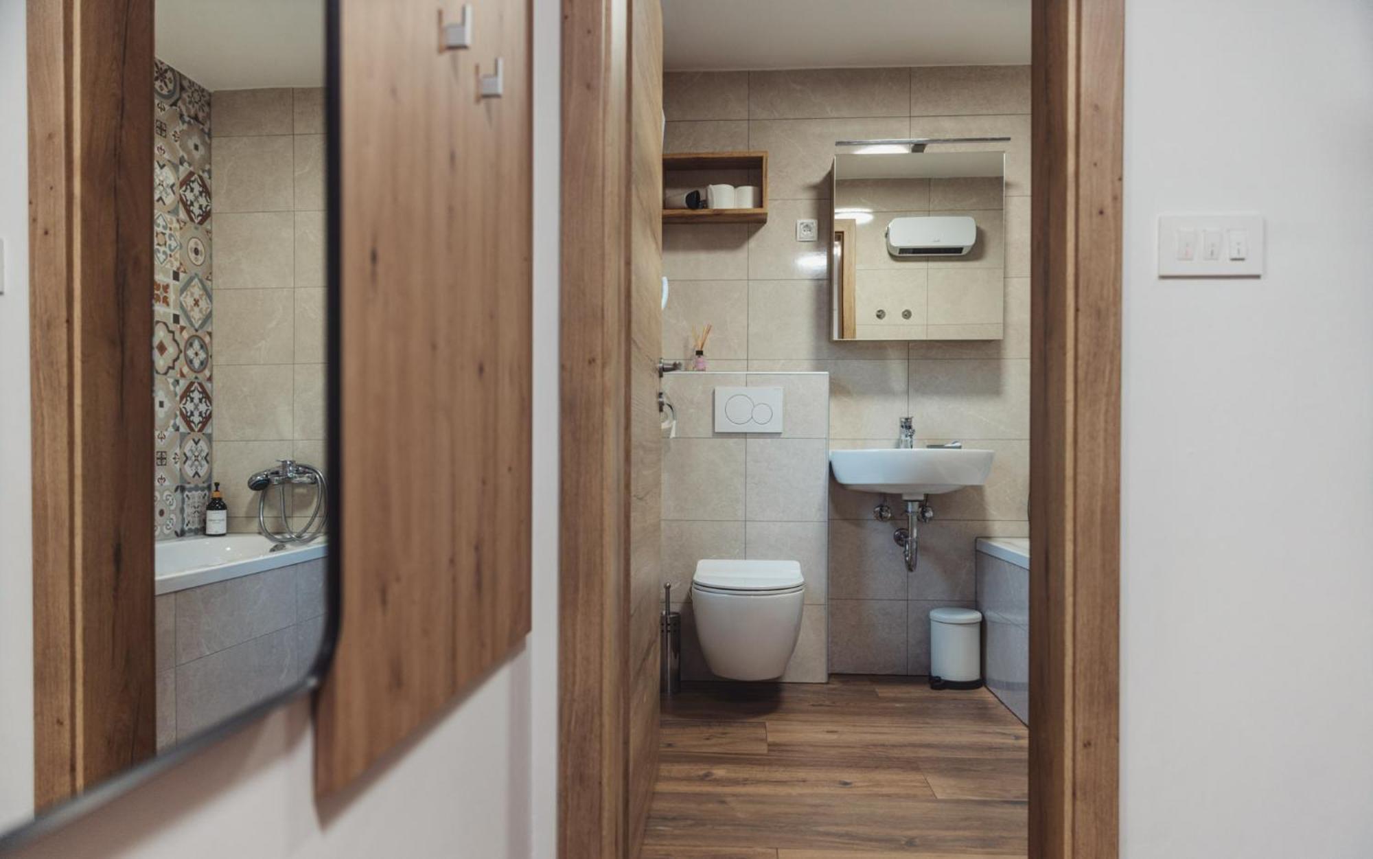 Apartma Hisa Na Ravnah With Hot Tub Pišece Dış mekan fotoğraf
